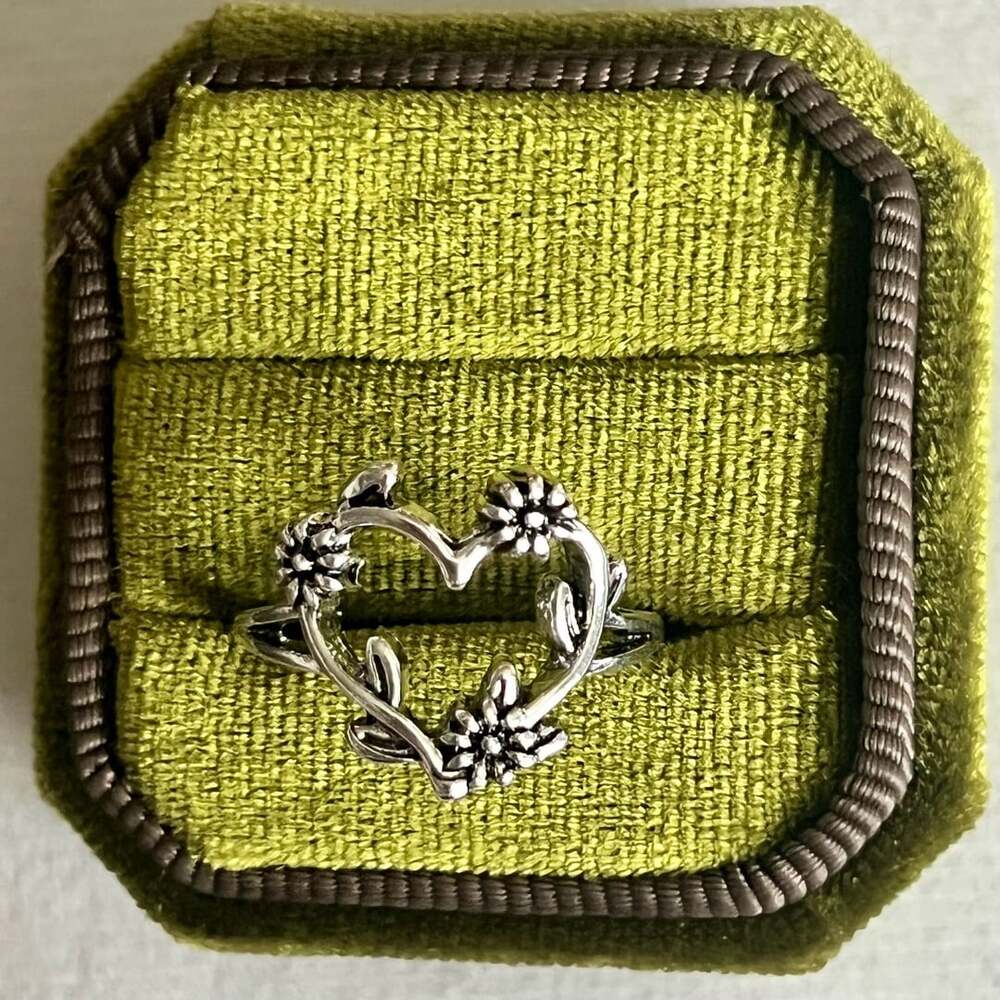 James Avery Titanium Steel Silver Flowering Vines Heart Ring Size 8